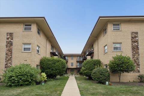 Tiny photo for 4200 N Keystone Avenue #3B, Chicago, IL 60641 (MLS # 12717657)