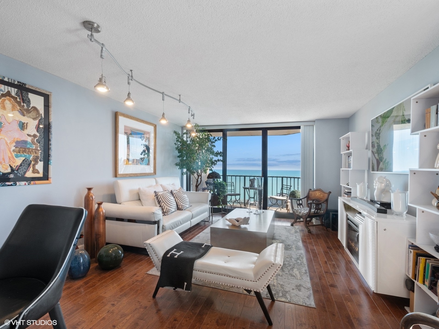 3660 N LAKE SHORE Drive 3905