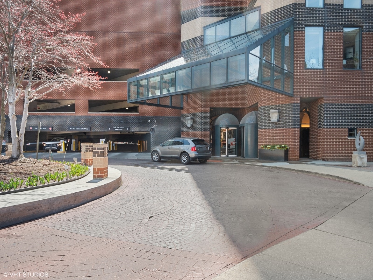 3660 N LAKE SHORE Drive 3905