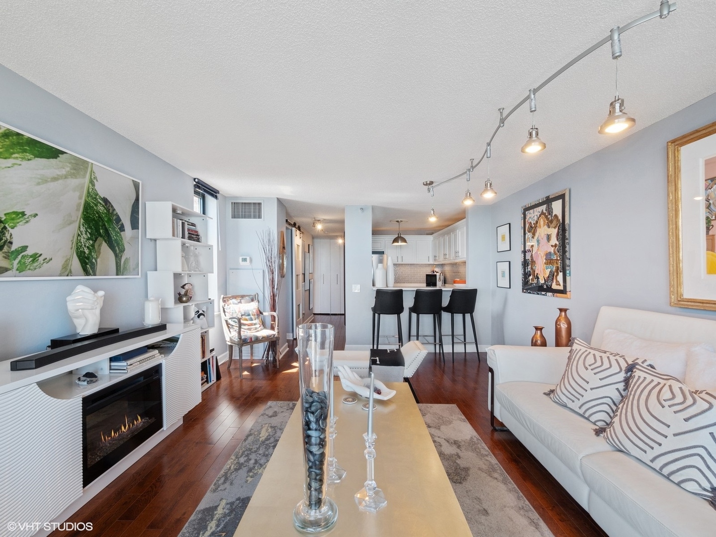 3660 N LAKE SHORE Drive 3905