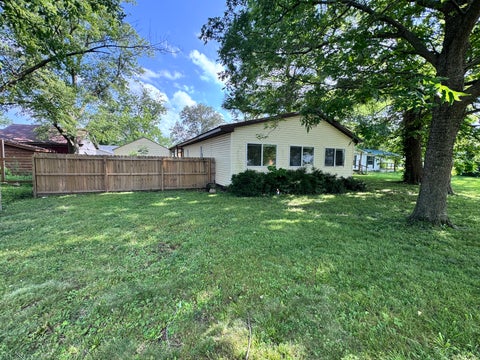 Photo of 203 W Poplar Street, Odin, IL 62870 (MLS # 12690658)