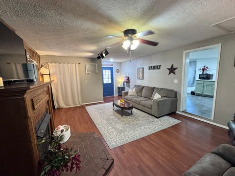 Tiny photo for 203 W Poplar Street, Odin, IL 62870 (MLS # 12690658)