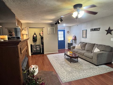 Tiny photo for 203 W Poplar Street, Odin, IL 62870 (MLS # 12690658)