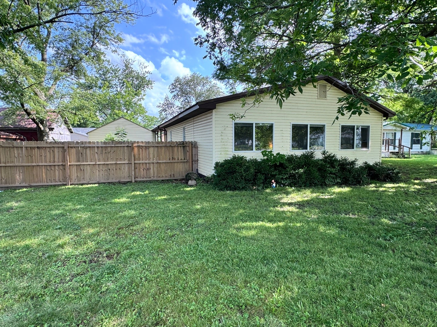 203 W Poplar Street