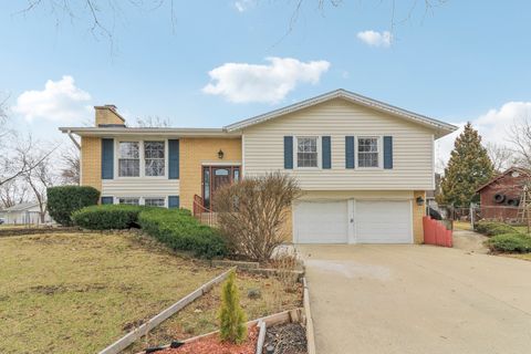 Photo of 712 Dante Court, Schaumburg, IL 60193 (MLS # 12488301)