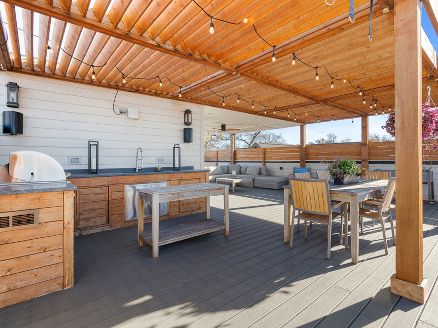 Chicago, Illinois 60618, United States, 8 Bedrooms Bedrooms, ,6 BathroomsBathrooms,Residential,Active,254077