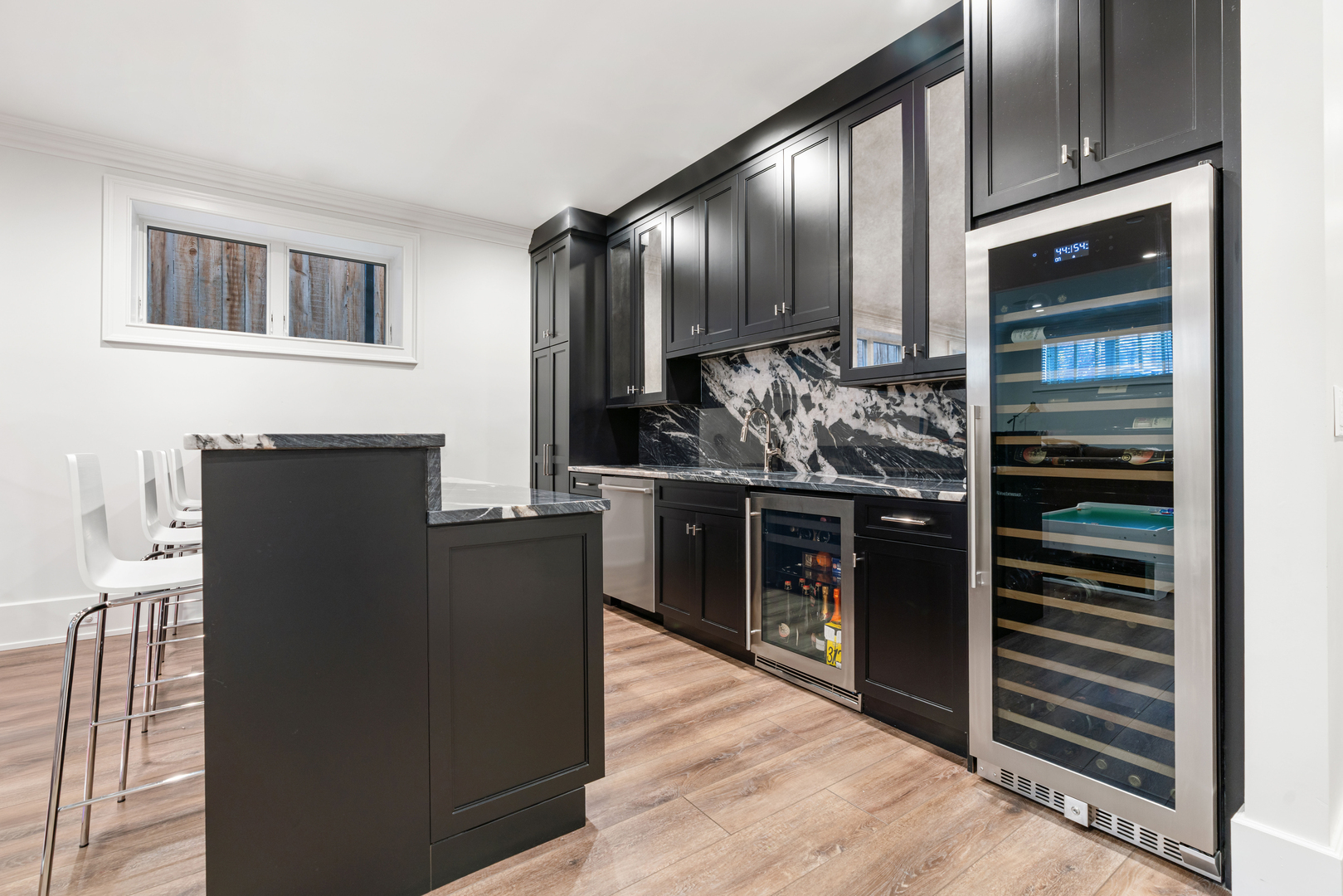 Chicago, Illinois 60618, United States, 8 Bedrooms Bedrooms, ,6 BathroomsBathrooms,Residential,Active,254077