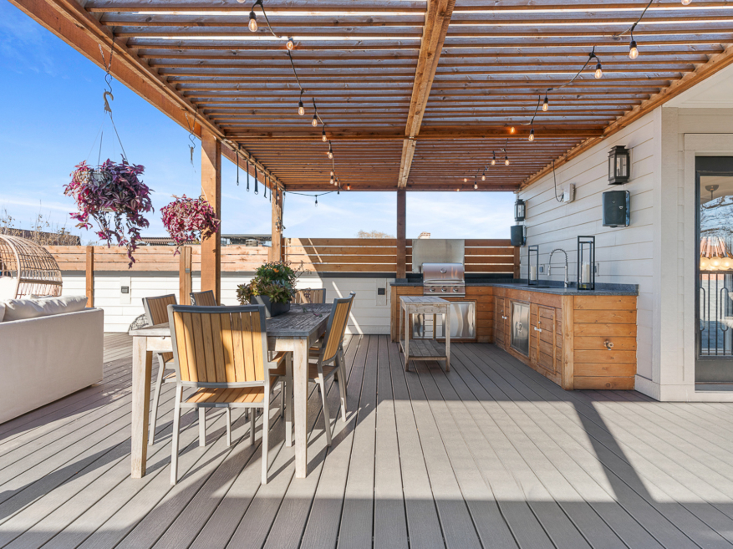 Chicago, Illinois 60618, United States, 8 Bedrooms Bedrooms, ,6 BathroomsBathrooms,Residential,Active,254077