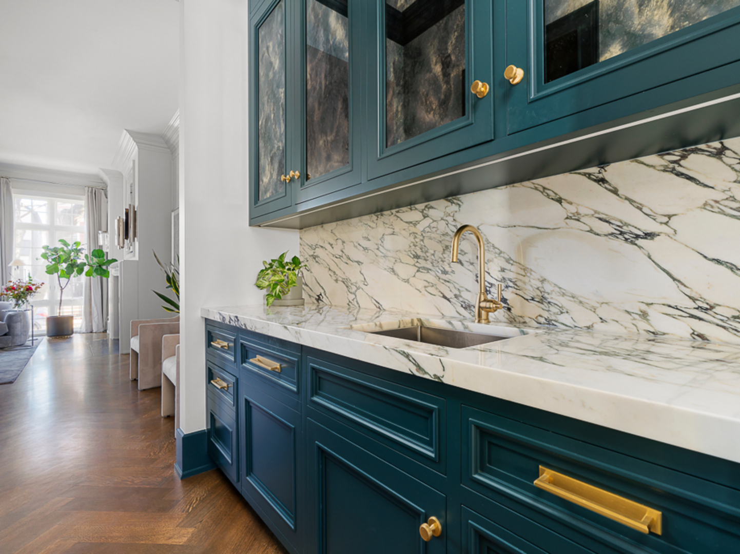 Chicago, Illinois 60618, United States, 8 Bedrooms Bedrooms, ,6 BathroomsBathrooms,Residential,Active,254077