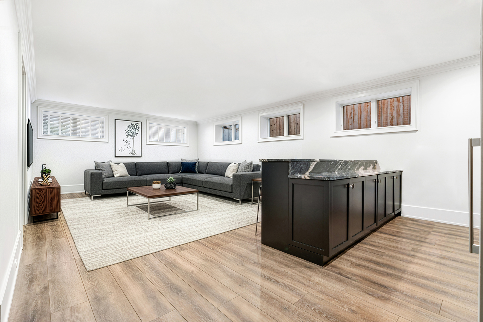 Chicago, Illinois 60618, United States, 8 Bedrooms Bedrooms, ,6 BathroomsBathrooms,Residential,Active,254077