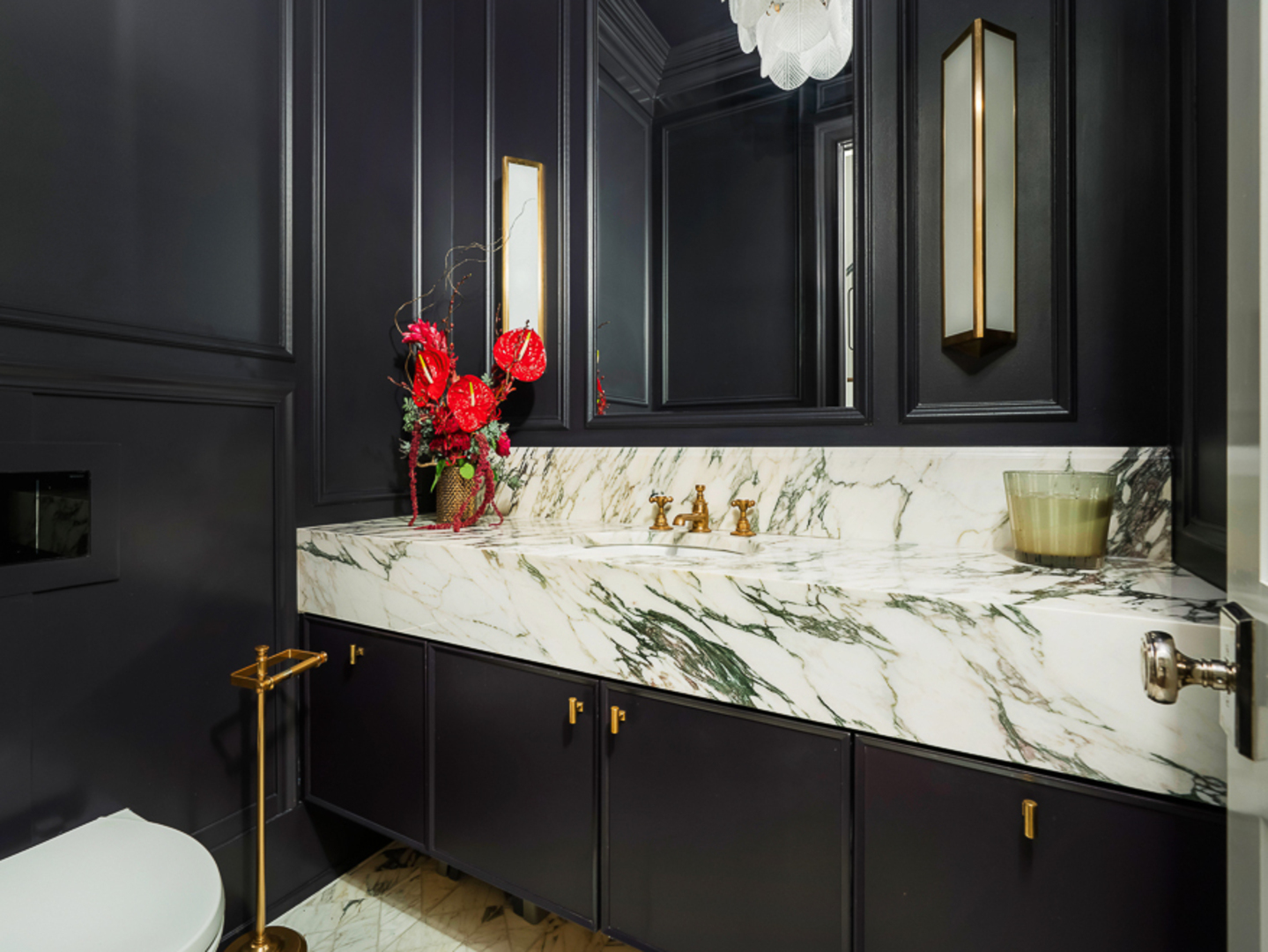 Chicago, Illinois 60618, United States, 8 Bedrooms Bedrooms, ,6 BathroomsBathrooms,Residential,Active,254077