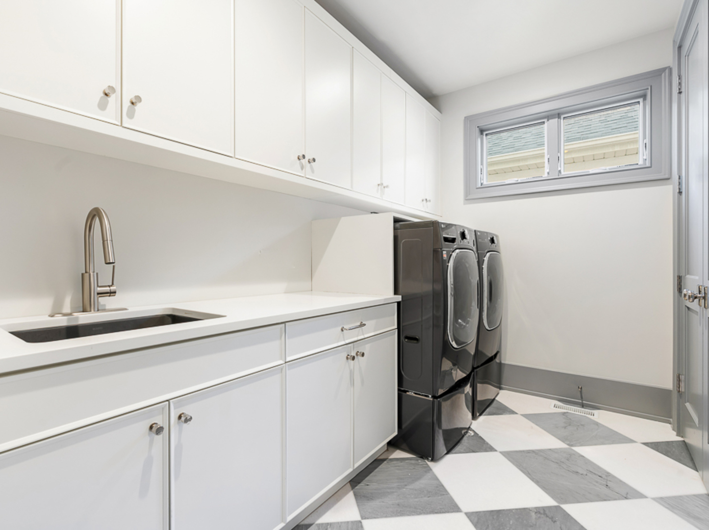 Chicago, Illinois 60618, United States, 8 Bedrooms Bedrooms, ,6 BathroomsBathrooms,Residential,Active,254077