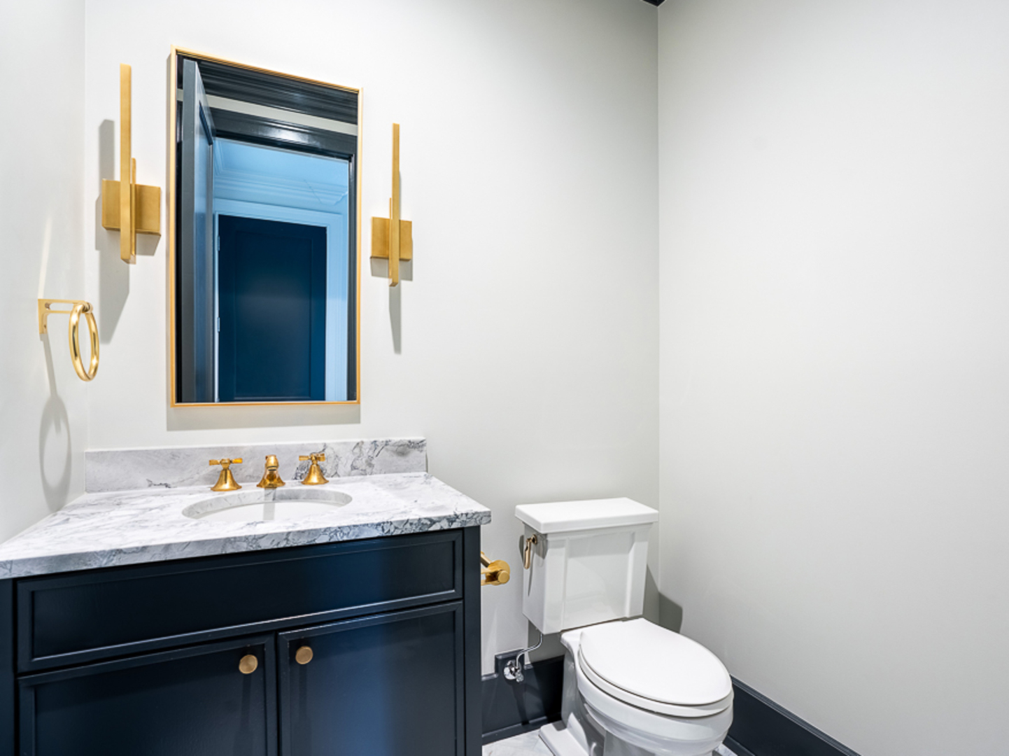 Chicago, Illinois 60618, United States, 8 Bedrooms Bedrooms, ,6 BathroomsBathrooms,Residential,Active,254077