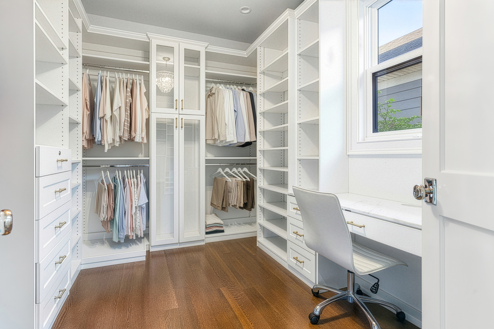 Chicago, Illinois 60618, United States, 8 Bedrooms Bedrooms, ,6 BathroomsBathrooms,Residential,Active,254077