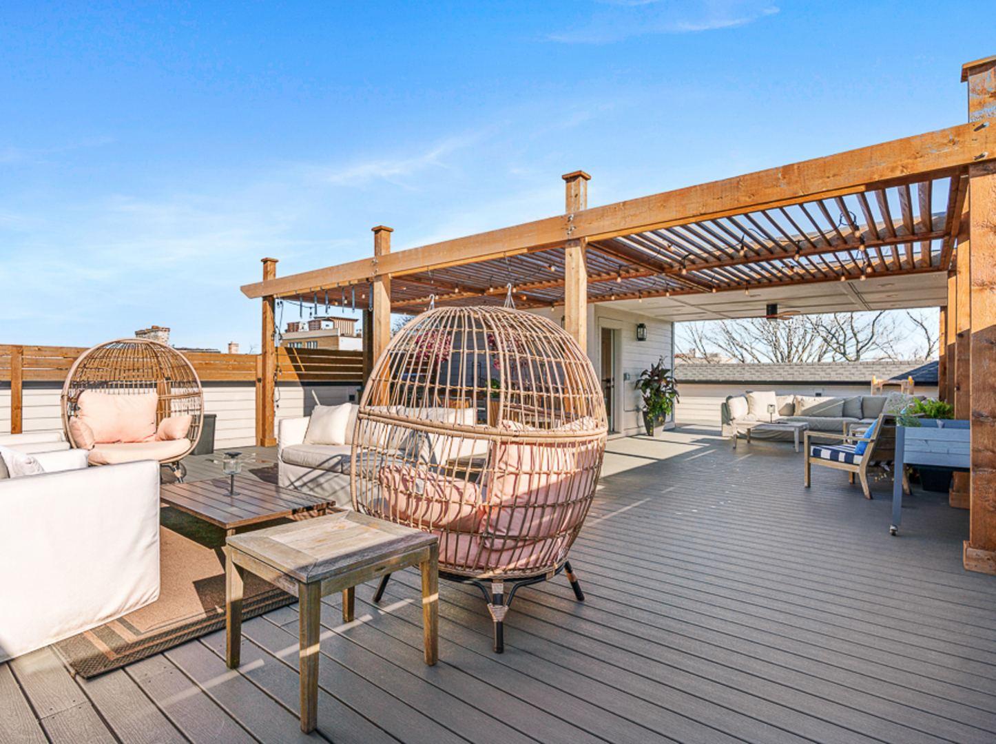 Chicago, Illinois 60618, United States, 8 Bedrooms Bedrooms, ,6 BathroomsBathrooms,Residential,Active,254077