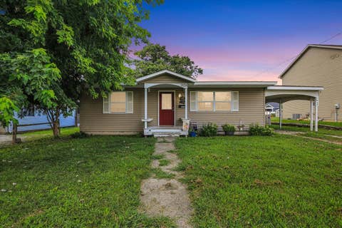 Photo of 906 E Newkirk Street, Tuscola, IL 61953 (MLS # 12695129)