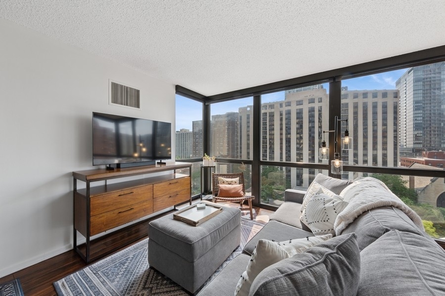 1122 N Clark Street 1002