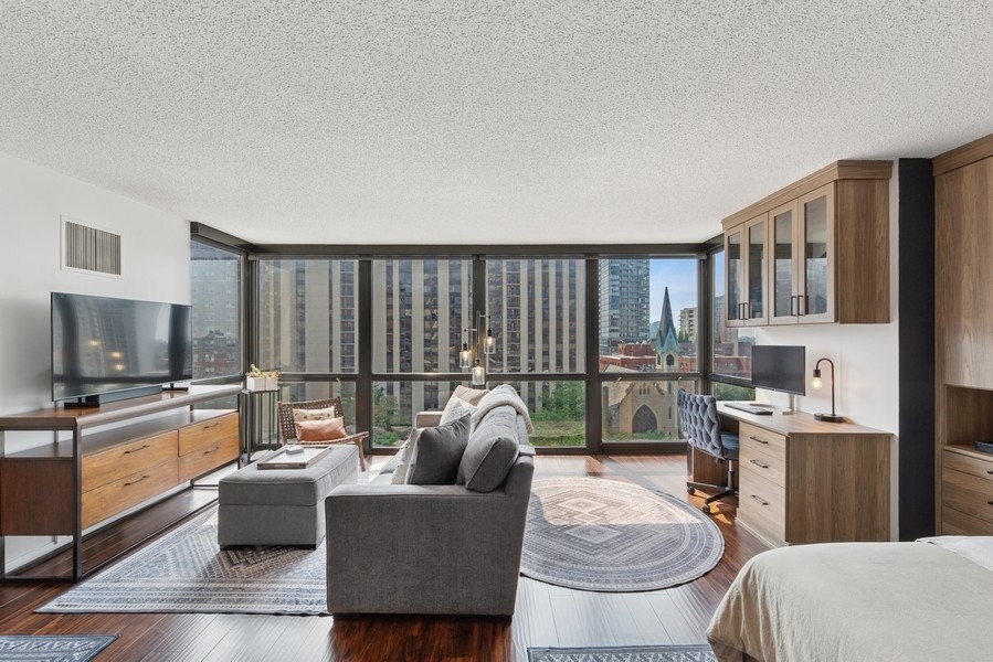 1122 N Clark Street 1002