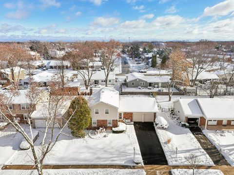 Tiny photo for 810 Silver Rock Lane, Buffalo Grove, IL 60089 (MLS # 12593508)