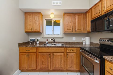 Tiny photo for 18079 Live Oak Court #1616, Tinley Park, IL 60477 (MLS # 12610101)