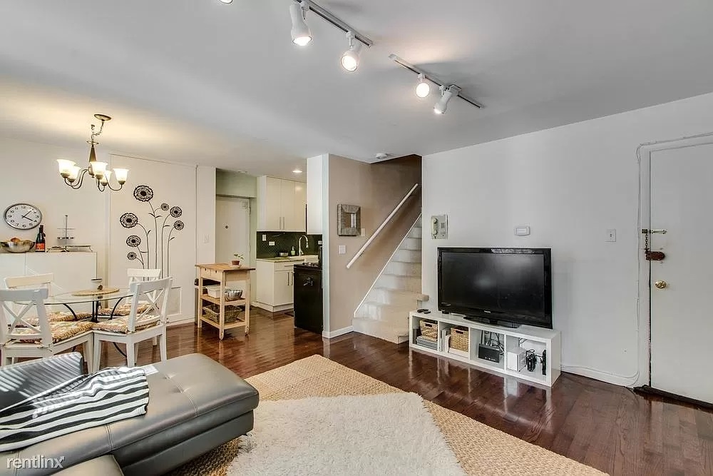 1011 N La Salle Drive 1W