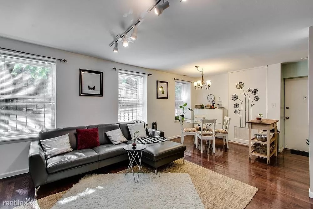 1011 N La Salle Drive 1W