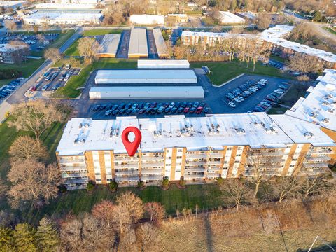 Tiny photo for 2900 Maple Avenue #19E, Downers Grove, IL 60515 (MLS # 12597918)