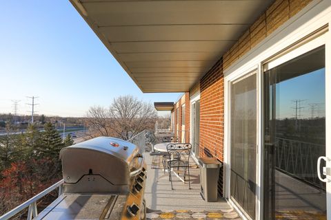 Tiny photo for 2900 Maple Avenue #19E, Downers Grove, IL 60515 (MLS # 12597918)