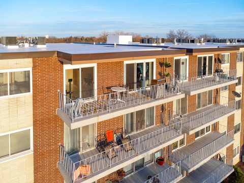 Tiny photo for 2900 Maple Avenue #19E, Downers Grove, IL 60515 (MLS # 12597918)