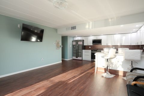 Tiny photo for 2900 Maple Avenue #19E, Downers Grove, IL 60515 (MLS # 12597918)