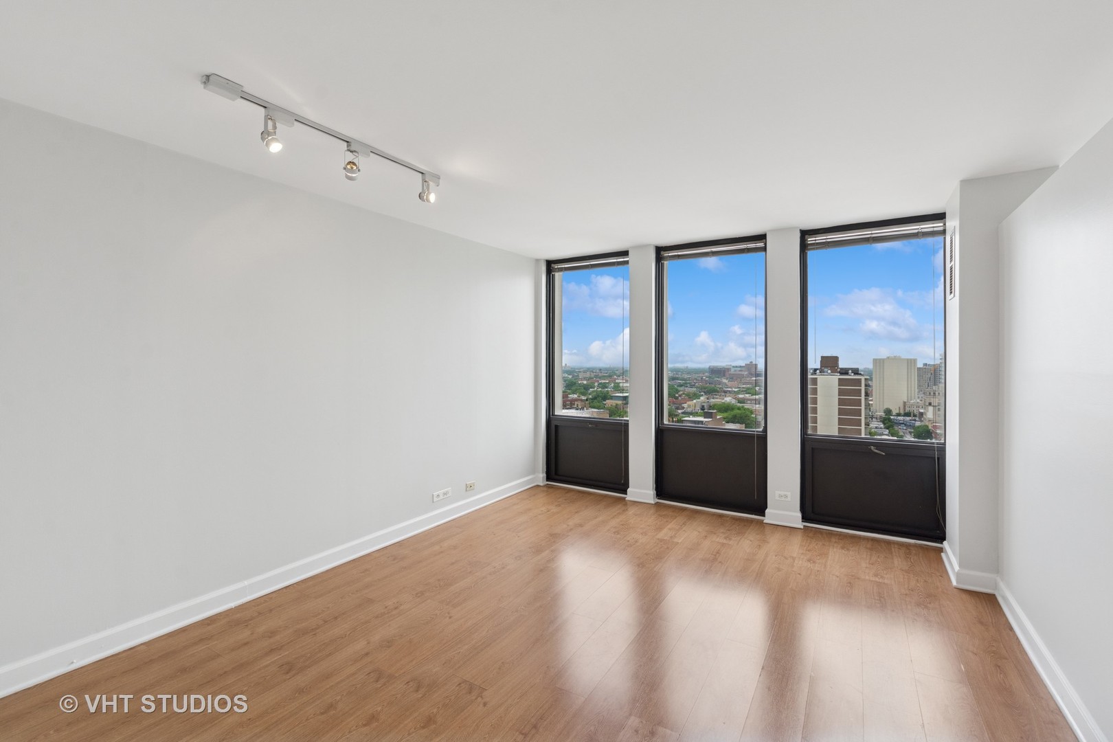 444 W Fullerton Parkway 1702