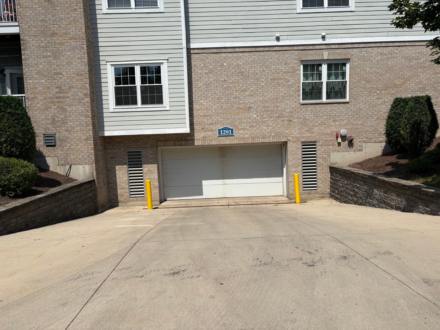 1291 W Lake Street 302