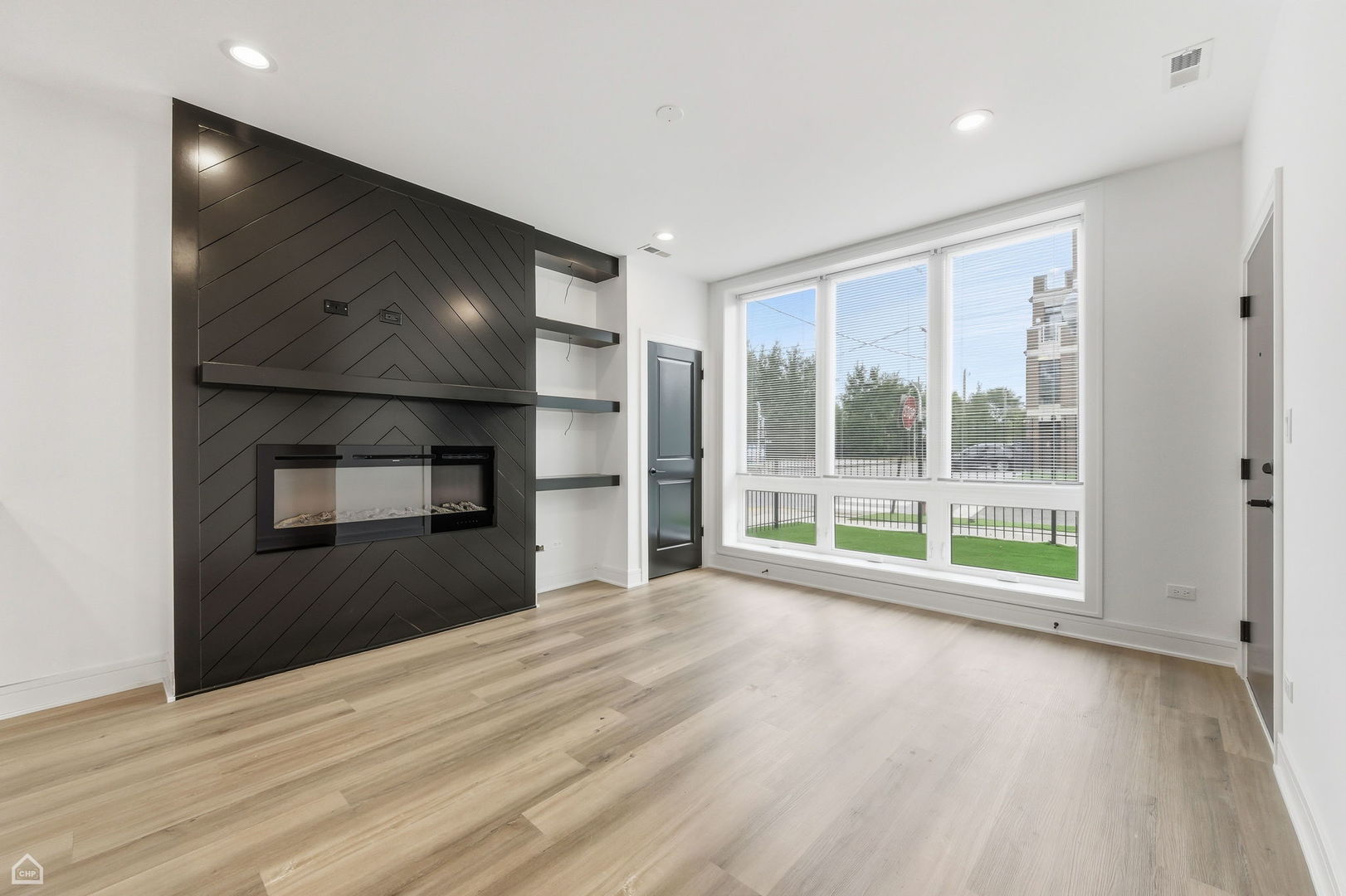 3900 S Lake Park Avenue 1