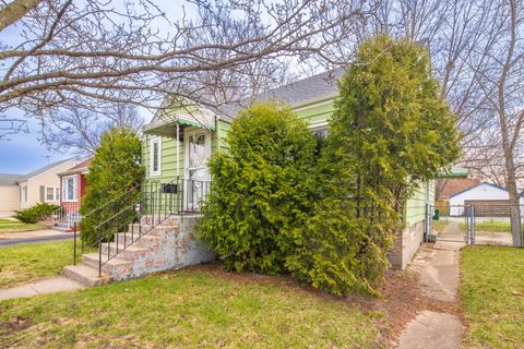 Tiny photo for 17949 Escanaba Avenue, Lansing, IL 60438 (MLS # 12605355)