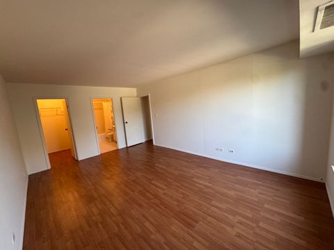 Tiny photo for 1415 E Central Road #301A, Arlington Heights, IL 60005 (MLS # 12481997)