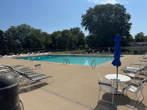 Tiny photo for 1415 E Central Road #301A, Arlington Heights, IL 60005 (MLS # 12481997)