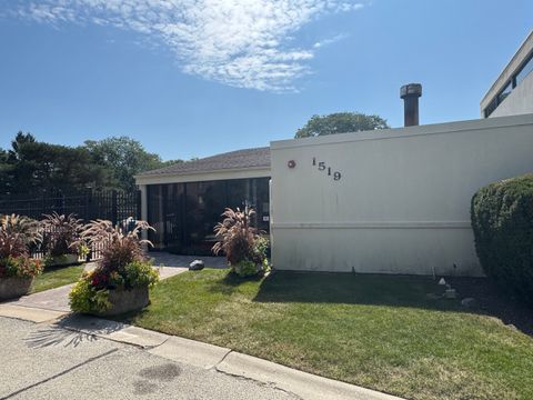 Tiny photo for 1415 E Central Road #301A, Arlington Heights, IL 60005 (MLS # 12481997)