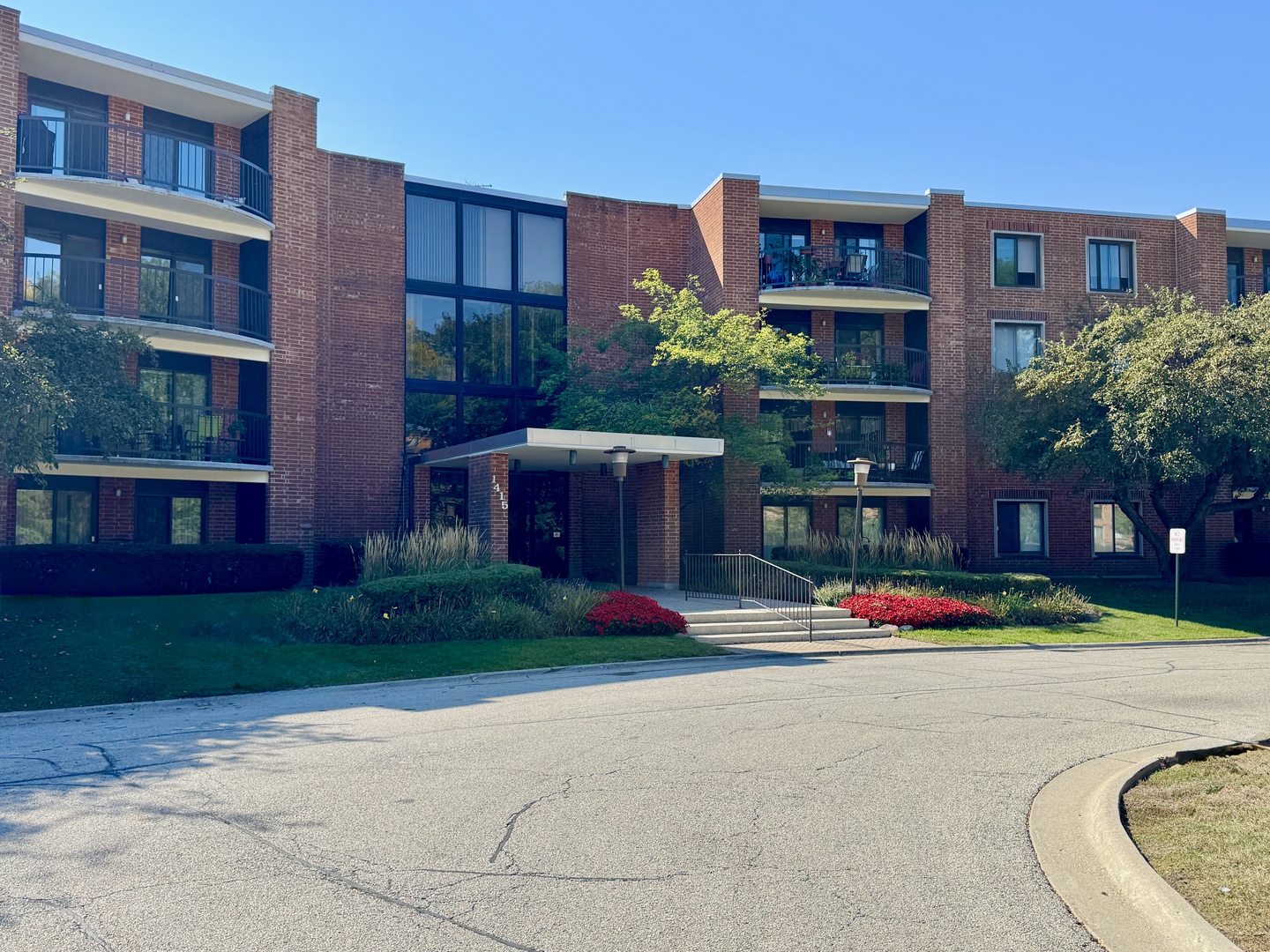 Arlington Heights, Illinois 60005, United States, 2 Bedrooms Bedrooms, ,2 BathroomsBathrooms,Residential,Active,218272