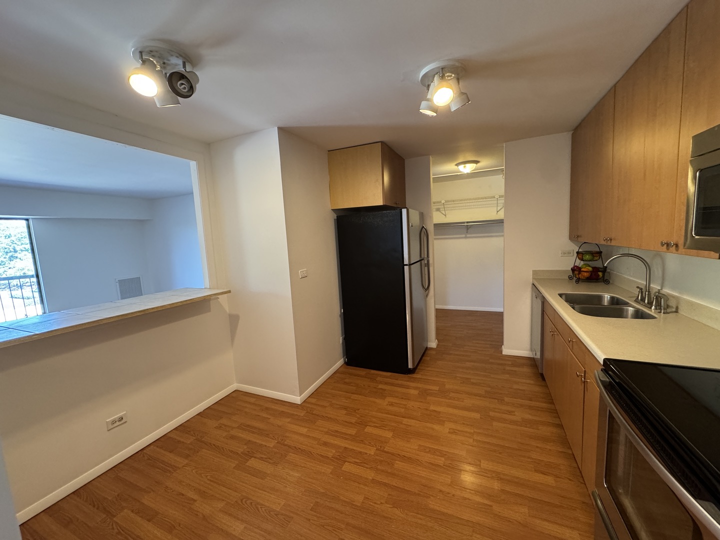 Arlington Heights, Illinois 60005, United States, 2 Bedrooms Bedrooms, ,2 BathroomsBathrooms,Residential,Active,218272