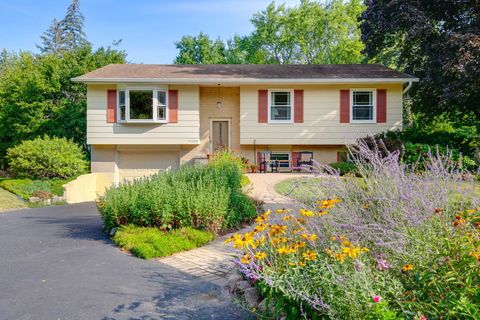 Photo of 15396 W Clover Lane, Libertyville, IL 60048 (MLS # 12464761)