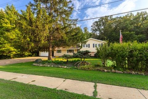 Tiny photo for 6655 Crow Creek Road, Bettendorf, IA 52722 (MLS # 12665741)