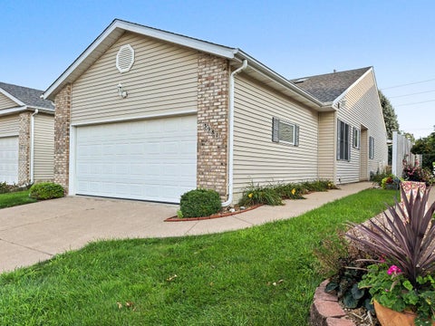 Photo of 3981 PRAIRIE Lane, Bettendorf, IA 52722 (MLS # 12735905)