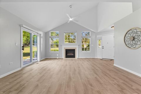 Tiny photo for 6877 W Mount Vernon Court #4-A, Gurnee, IL 60031 (MLS # 12474454)