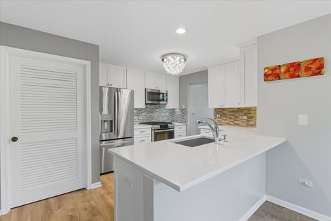 Tiny photo for 6877 W Mount Vernon Court #4-A, Gurnee, IL 60031 (MLS # 12474454)