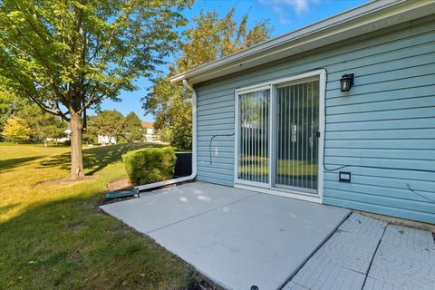 Tiny photo for 6877 W Mount Vernon Court #4-A, Gurnee, IL 60031 (MLS # 12474454)