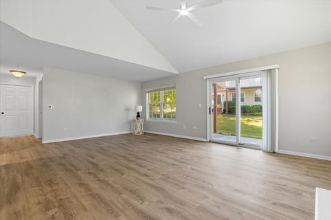 Tiny photo for 6877 W Mount Vernon Court #4-A, Gurnee, IL 60031 (MLS # 12474454)