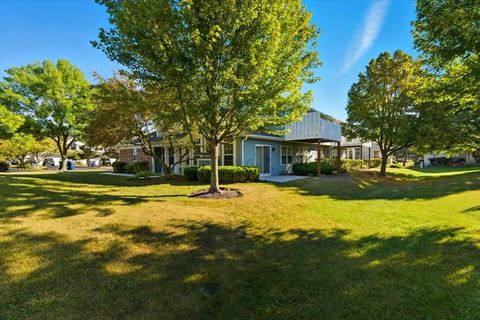 Tiny photo for 6877 W Mount Vernon Court #4-A, Gurnee, IL 60031 (MLS # 12474454)