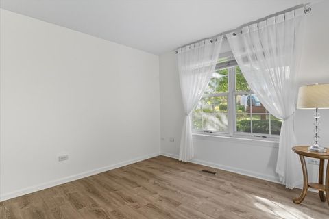 Tiny photo for 6877 W Mount Vernon Court #4-A, Gurnee, IL 60031 (MLS # 12474454)
