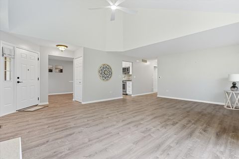 Tiny photo for 6877 W Mount Vernon Court #4-A, Gurnee, IL 60031 (MLS # 12474454)
