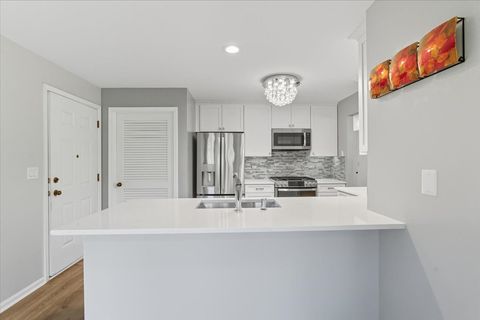 Tiny photo for 6877 W Mount Vernon Court #4-A, Gurnee, IL 60031 (MLS # 12474454)